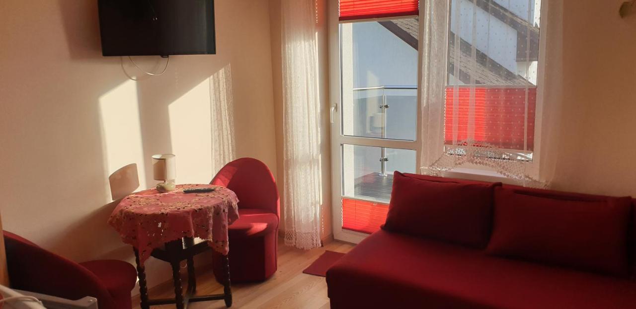 "U Izy" Pokoje Goscinne I Przyczepy Campingowe Mielno  Luaran gambar