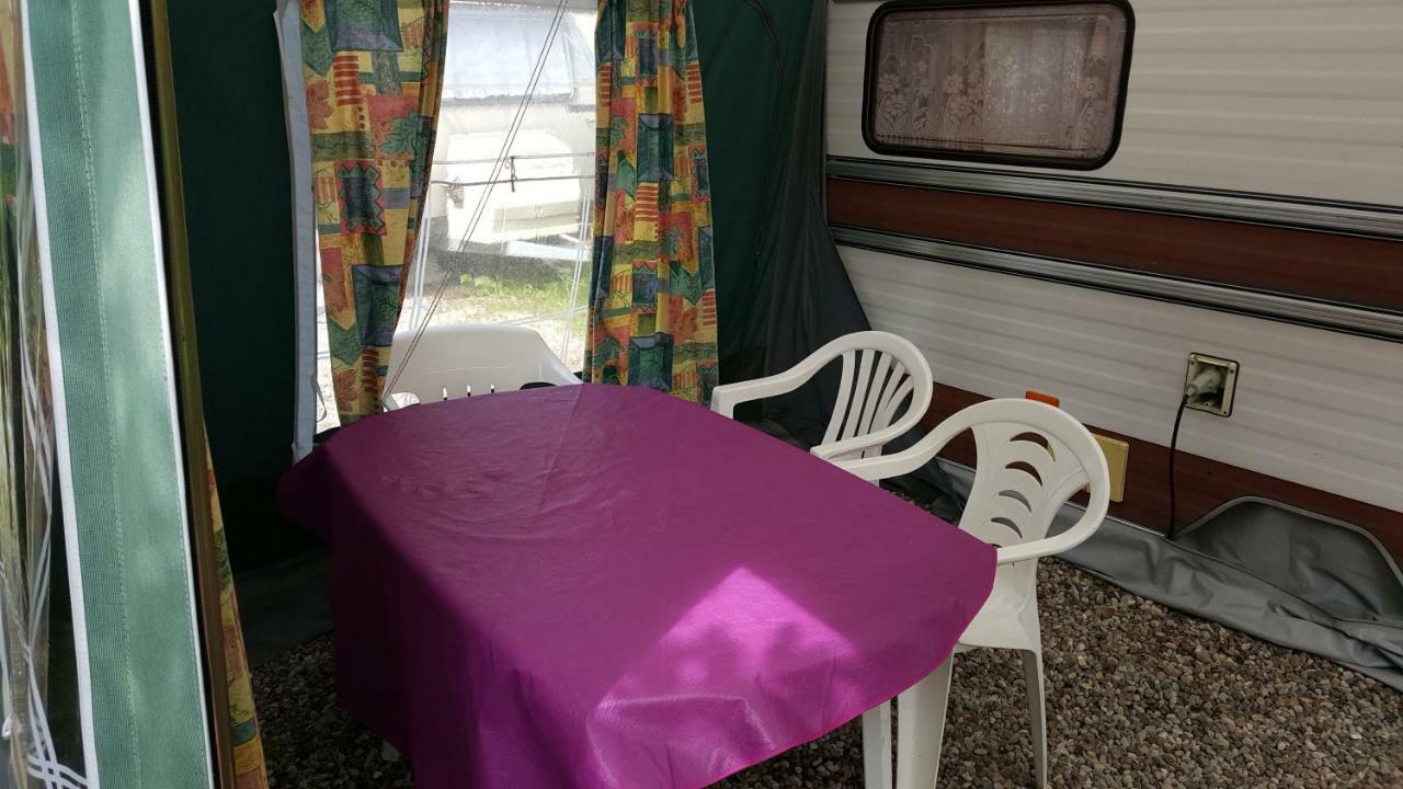 "U Izy" Pokoje Goscinne I Przyczepy Campingowe Mielno  Luaran gambar